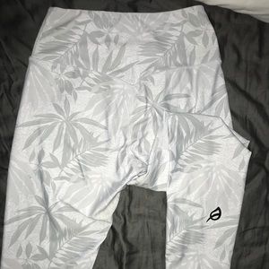 P’tula Desa’Ree leggings